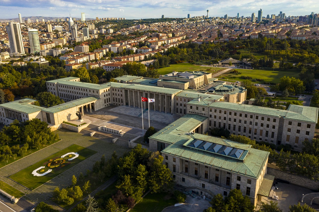 TBMM Başkanı Kurtulmuş, uğradığı saldırı dolayısıyla Özel'i aradı 