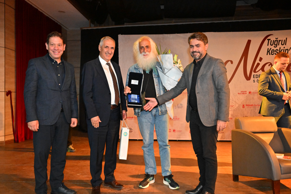 Sanatçı Suavi, Manisalılarla buluştu<