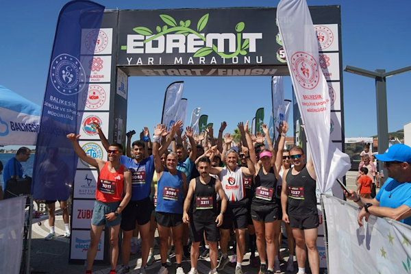 Edremit Yarı Maratonu gerçekleşti<