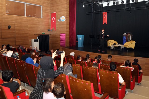 Van’da meddahlık geleneği sürüyor<