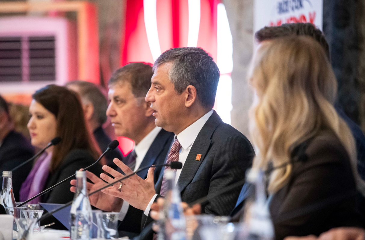 İzmir’de Romanlarla iş birliği buluşması gerçekleştirildi<