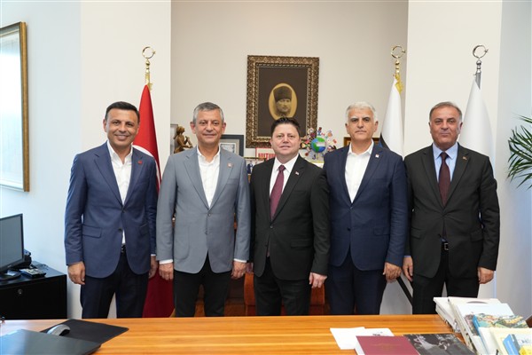 CHP Genel Başkanı Özel'den Kadıköy Belediyesi’ne ziyaret