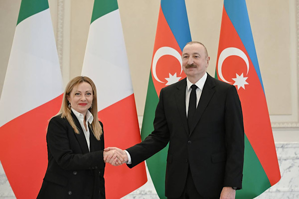 Aliyev, İtalya Başbakanı Meloni ile bir araya geldi<