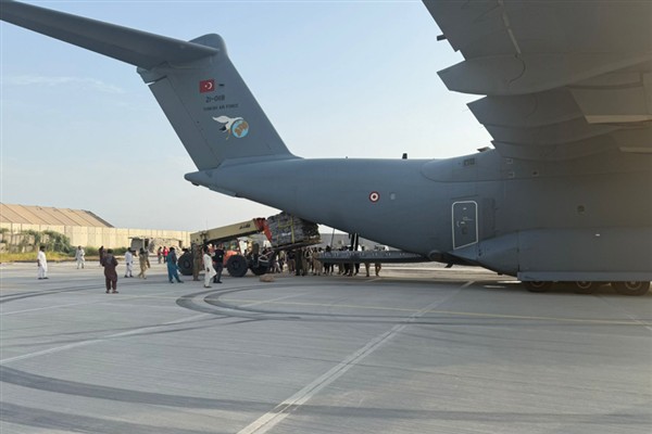 Türkiye'nin gönderdiği insani yardım malzemeleri Afganistan’a ulaştı<