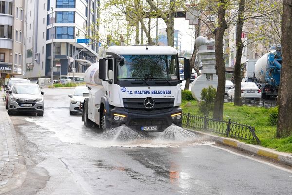 Maltepe’de bahar temizliği çalışmaları Küçükyalı’da sürdürüldü<