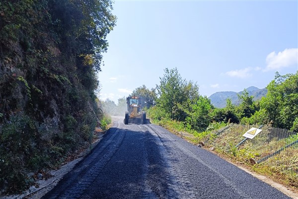 Trabzon’un 18 İlçesinde yol çalışması sürüyor