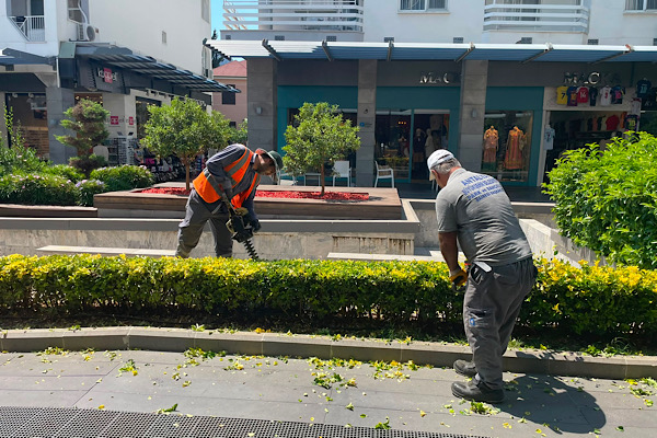 Kemer Liman Caddesi'nde çevre düzenlemesi çalışması yapıldı