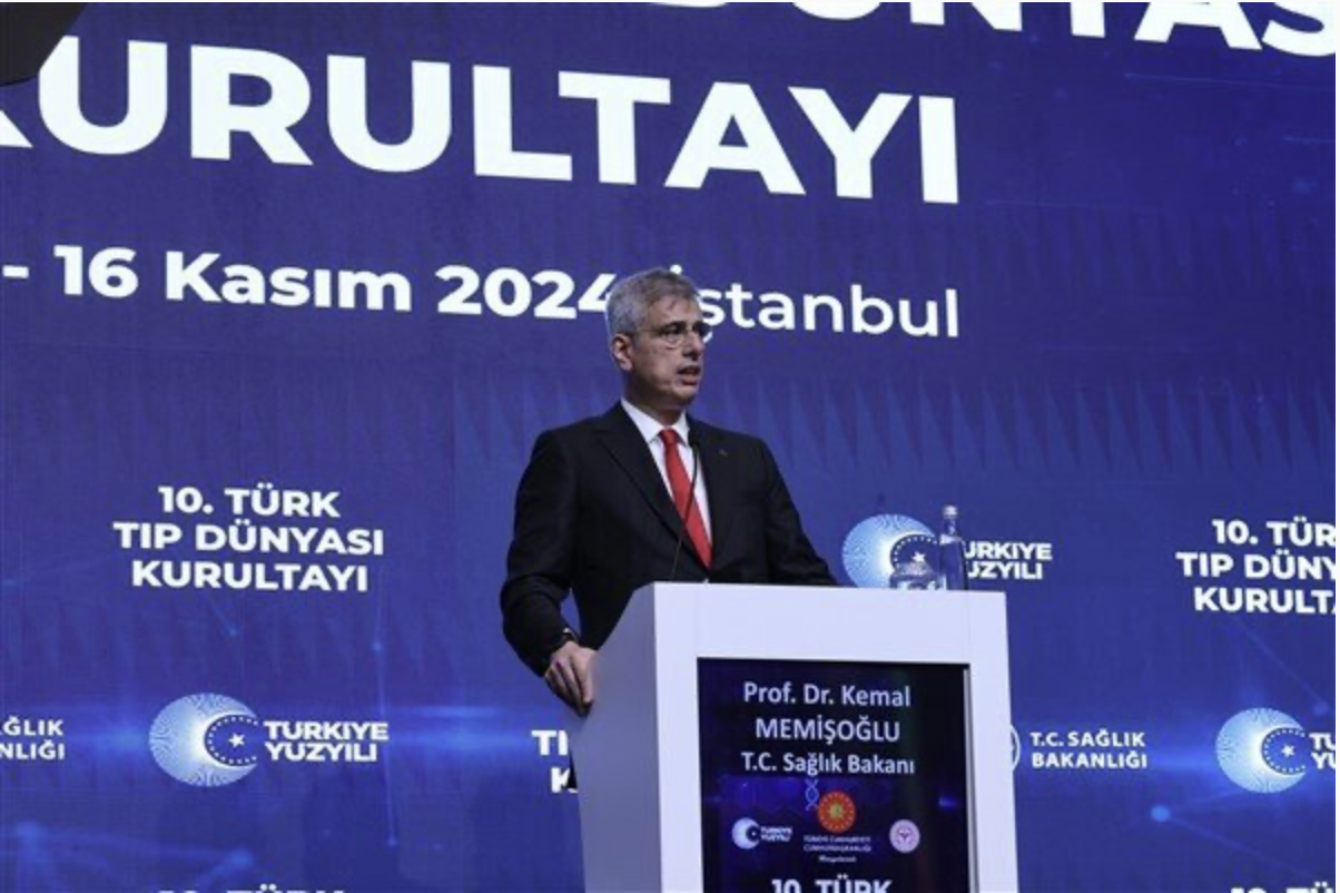 Memişoğlu, Hacettepe Tıp Fakültesi mezuniyet törenine katıldı