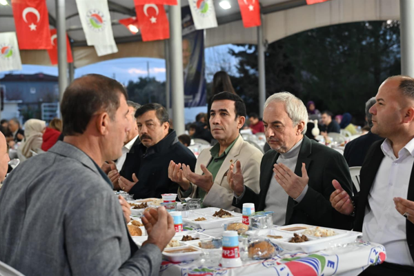 Kepez'de iftar sofrası Kirişçiler Mahallesi’nde kuruldu<