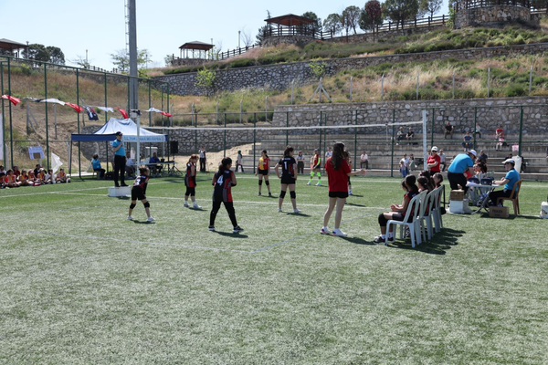 Pamukkale’de 19 Mayıs kapsamında mini voleybol turnuvası düzenlendi<