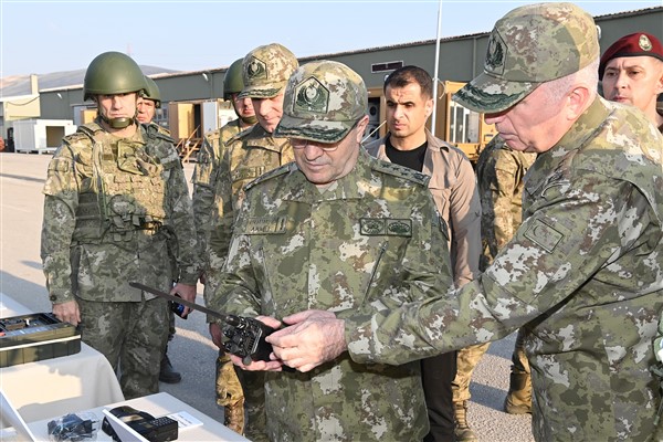 Kara Kuvvetleri Komutanı Bayraktaroğlu, Komutanlıklarda denetlemelerde bulundu