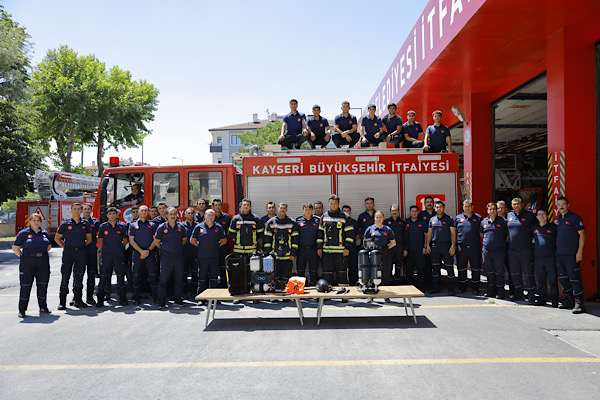 Kayseri itfaiyesine yeni nesil ekipmanlarla uygulamalı eğitim<