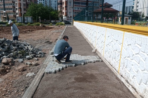 Kayapınar Belediyesi'nden kaldırım çalışması<