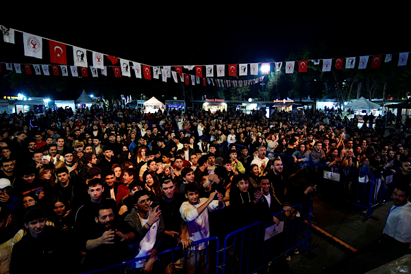 Bornova’da “Bi Hayat Fest” düzenlendi<