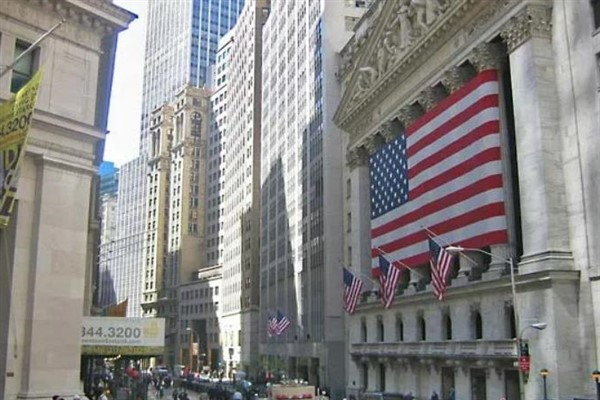 Dow Jones 900 puan düştü, Nasdaq 2022'den bu yana en kötü gününü yaşadı