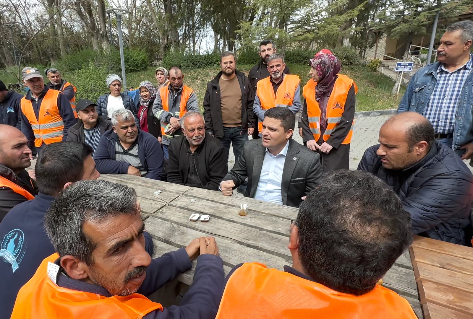 Başkan Koçak'tan işçilere 1 Mayıs ikramiyesi<