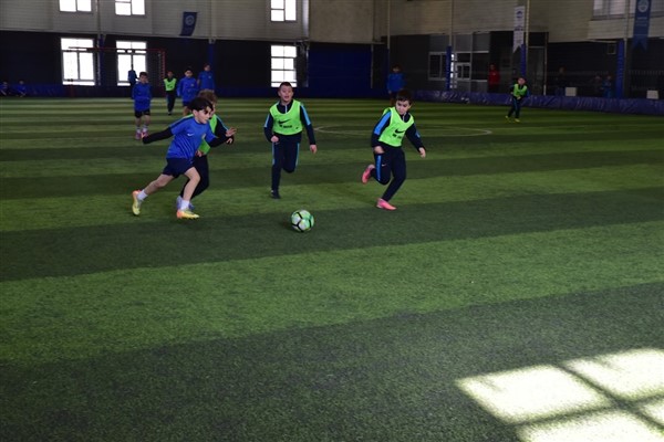 Kayseri'de Sömestır Cup U11 Futbol Turnuvası başladı<