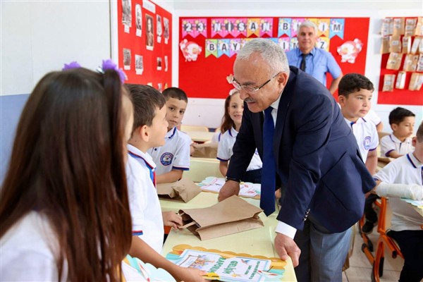 Başkan Güler, öğrencilerin karne heyecanına ortak oldu <