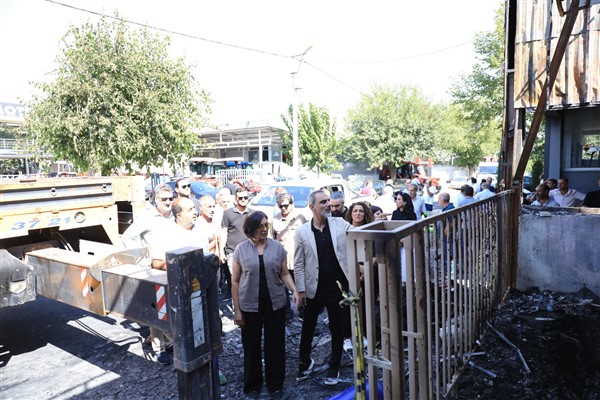 Sincar ve Dündar, yangında zarar güren esnafa geçmiş olsun ziyaretinde bulundu <
