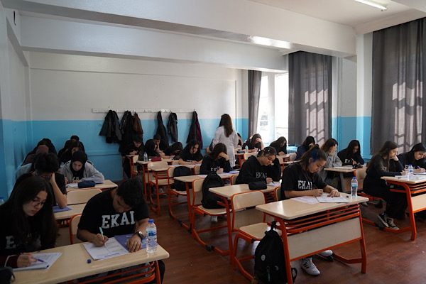 Gaziantep’te 12. sınıf öğrencilerine yönelik Yabancı Dil Deneme Sınavı yapıldı<