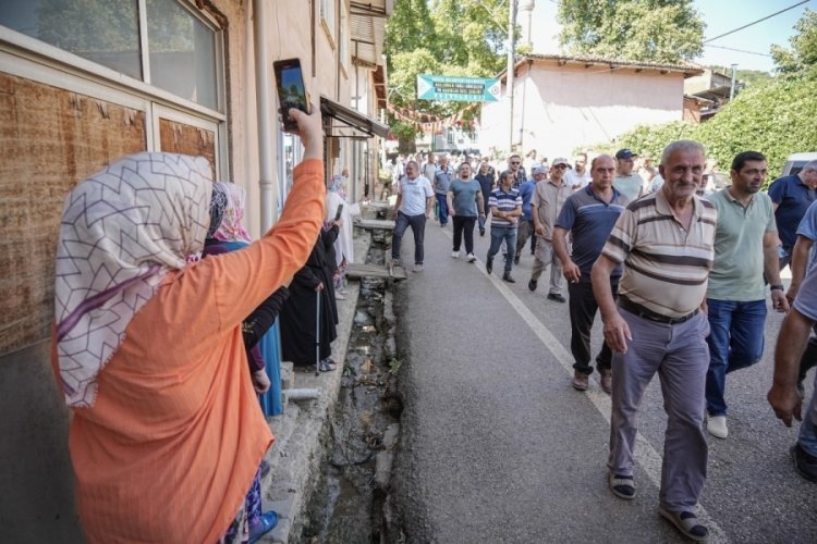 Bursa'nın asırlık mahallesinde bir günlüğüne kadınlar yönetime eçti