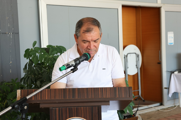 Gemlik Belediyespor Kulübü Olağanüstü Kongresi'nde yeni başkan Erol Coşkun oldu<