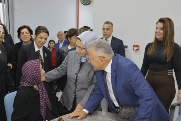 Kayseri’de Alzheimer merkezinde hasta yakınlarının eğitimine dikkat çekildi<