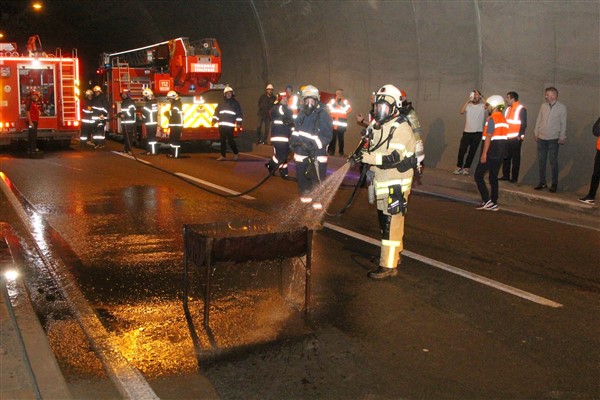 Giresun'da tünel içerisinde yangın tatbikatı yapıldı<