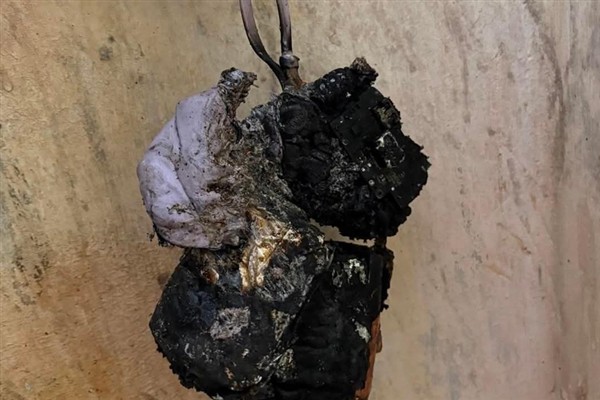 Melbourne havalimanında powerbankı aşırı ısınan bir kişi alev aldı<