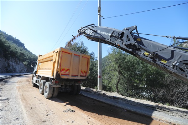 Muğla'da yol ve altyapı yatırımı çalışmalarını sürdürülüyor