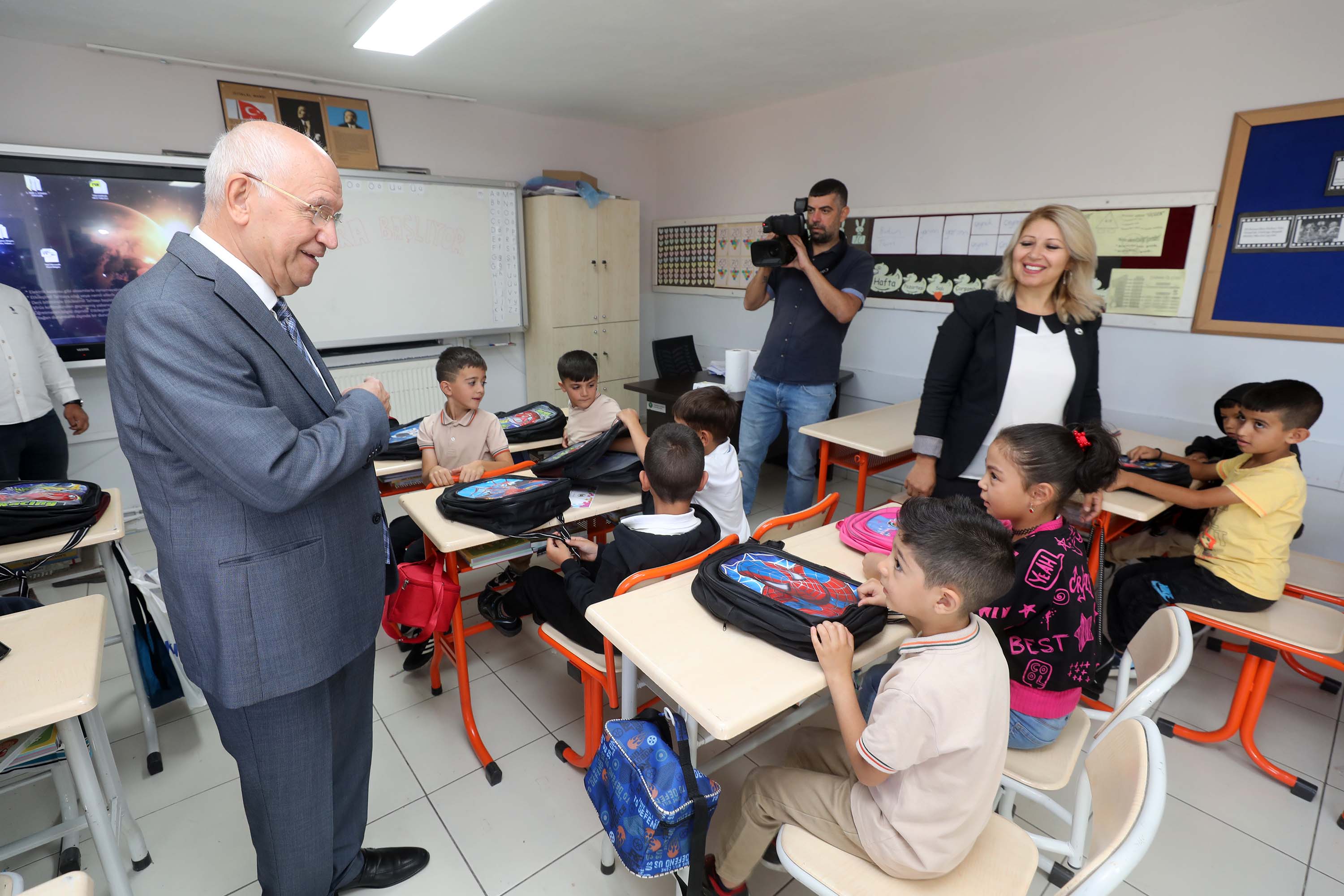 Yenimahalle Belediyesi’nden öğrencilere kırtasiye desteği<