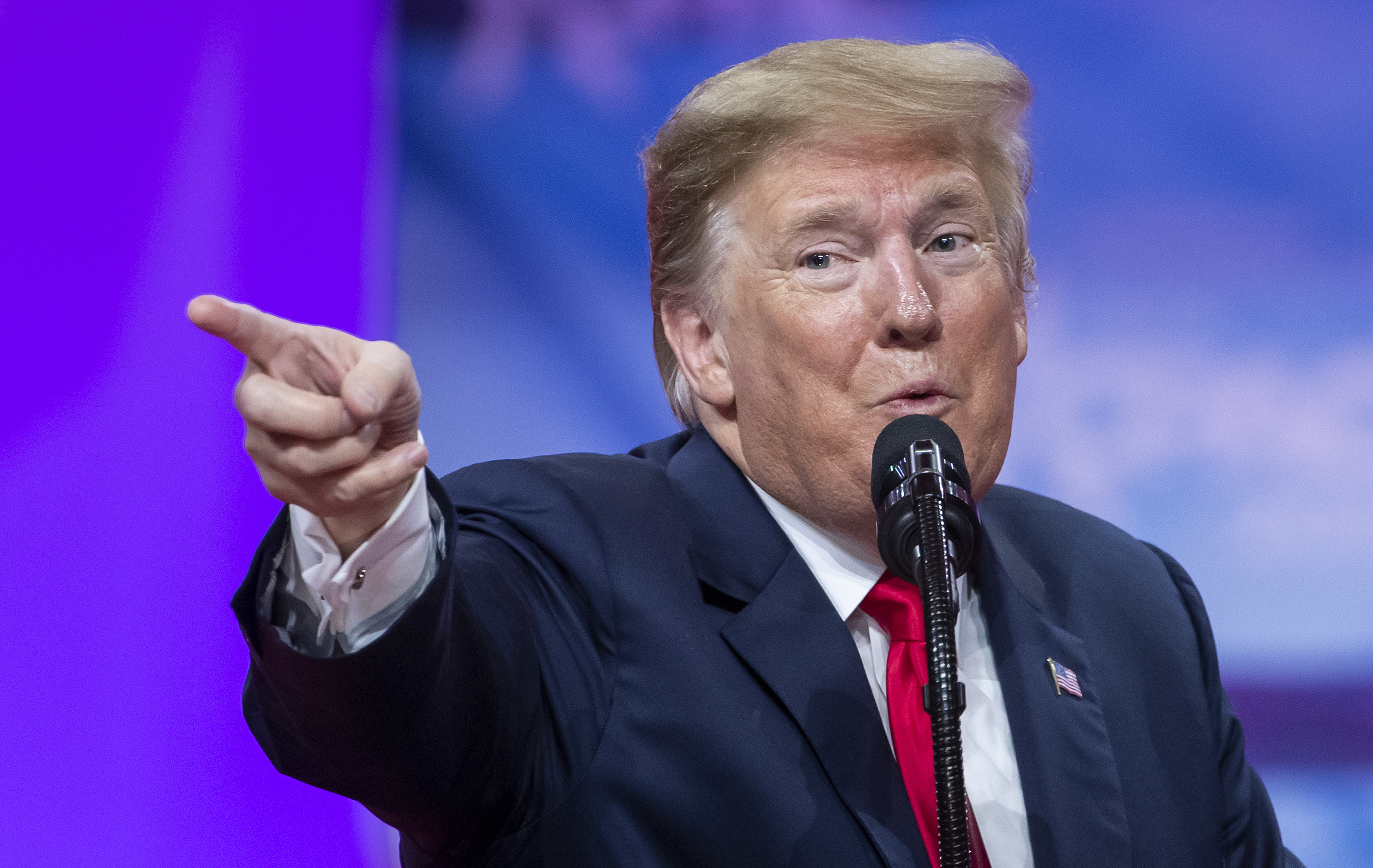 Trump, Rusya ve İran’a yönelik yaptırımları genişleten yasayı imzaladı<