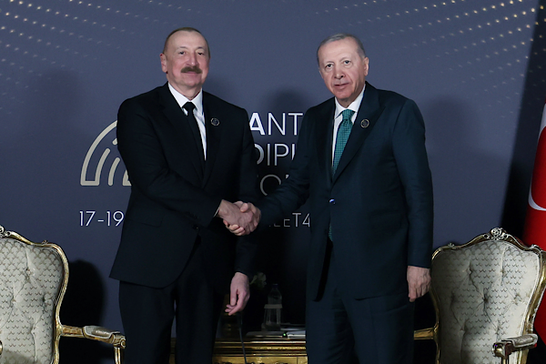 Aliyev ve Erdoğan Antalya Diplomasi Forumu’nda bir araya geldi<