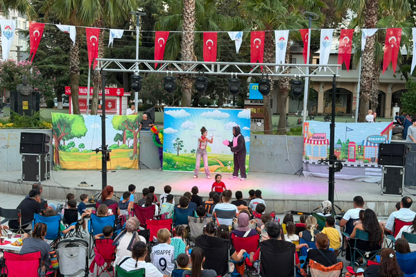 Yalova’da çocuklar tiyatro ve oyun parkurunda buluştu