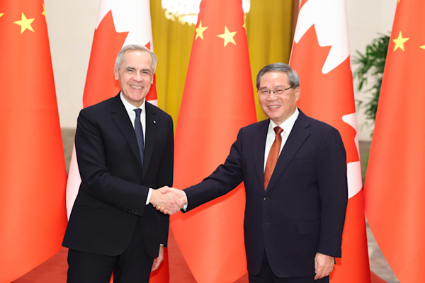 Çin ve Kanada Başbakanları bir araya geldi<
