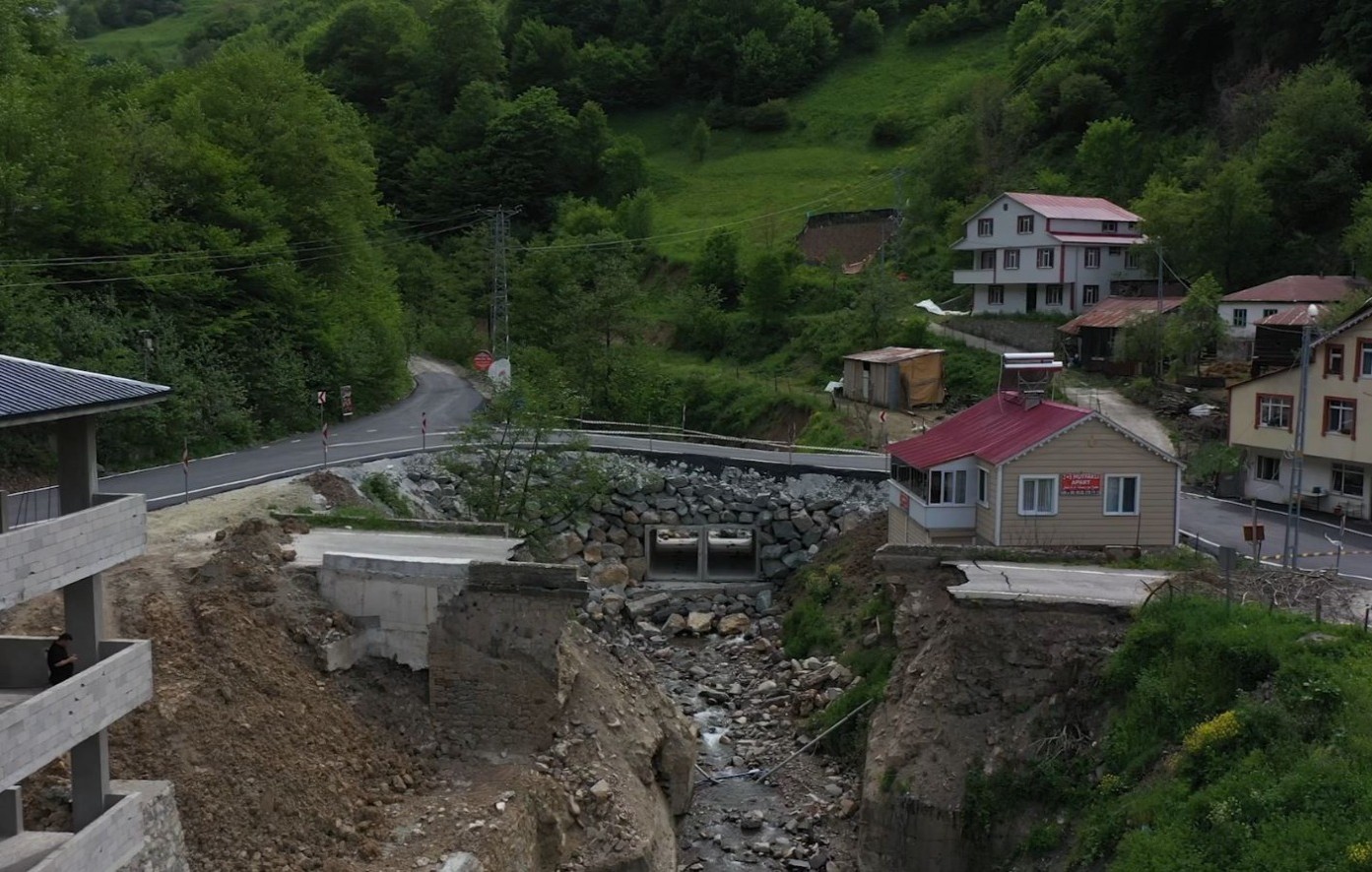 Hamsiköy'e alternatif köprü yapıldı