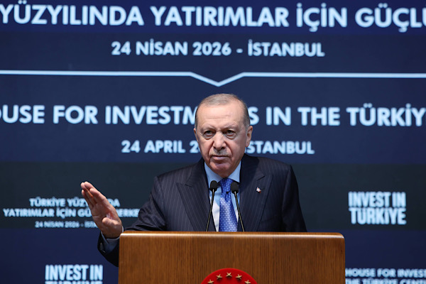 Erdoğan: Gençlerin omuz vermediği bir mücadele zafere ulaşamaz