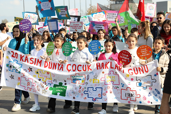 Bursa'da Çocuk Hakları Festivali düzenlendi