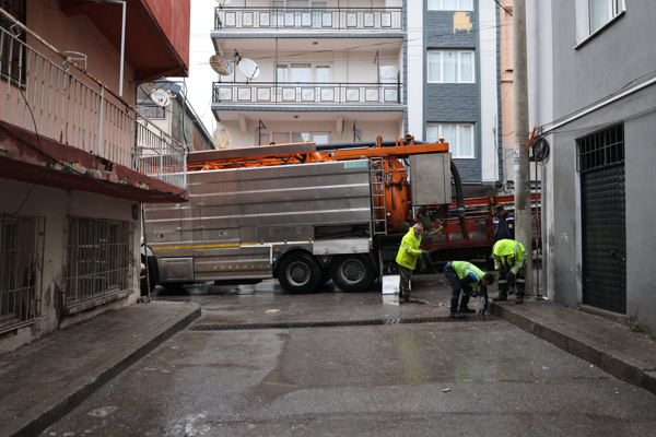 İzmir’de yağışlara karşı önlemler artırıldı<