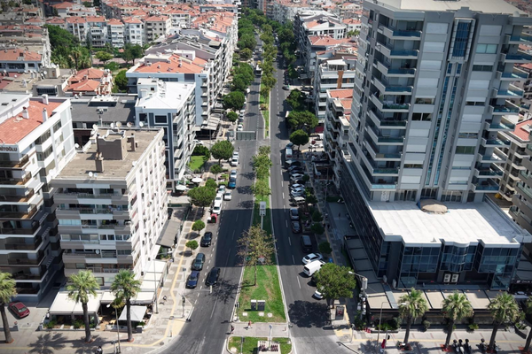 Girne Bulvarı yenilendi, Karşıyaka'da ulaşım daha güvenli ve konforlu hale geldi