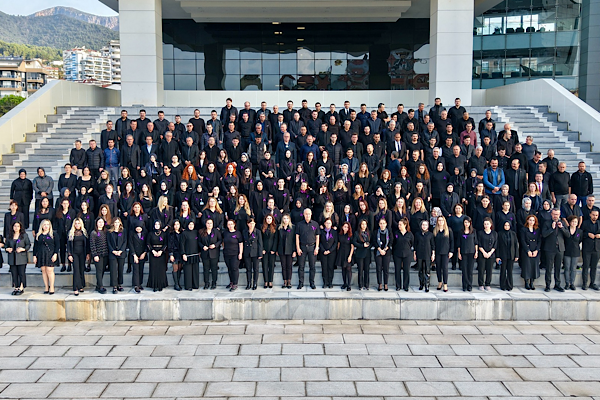 Alanya'da kadına şiddete siyah farkındalık etkinliği