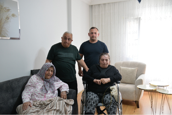 30 yıllık hasret sona erdi: Trabzon’da anne-kız kavuşması<