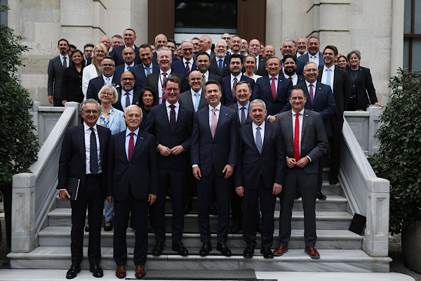 Bayraktar: Türkiye ve Almanya enerji yatırımlarında iş birliğini güçlendirebilir<