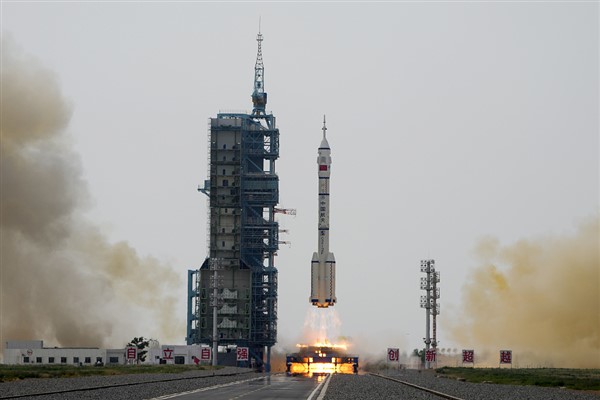 Shenzhou-16 uzaya başarıyla gönderildi