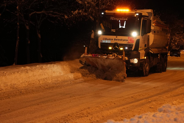 Düzce'de karla mücadele çalışmaları<