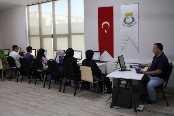 Haliliye Belediyesinden gençlere bilgisayar kursu desteği<