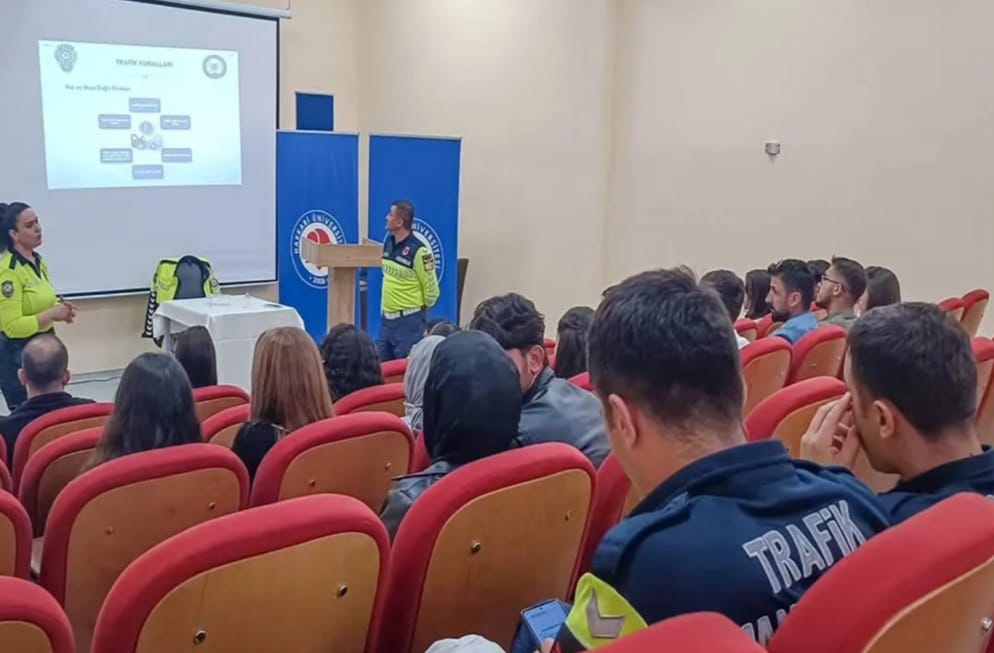 Hakkari Üniversitesi'nde öğrencilere trafik güvenliği eğitimi verildi