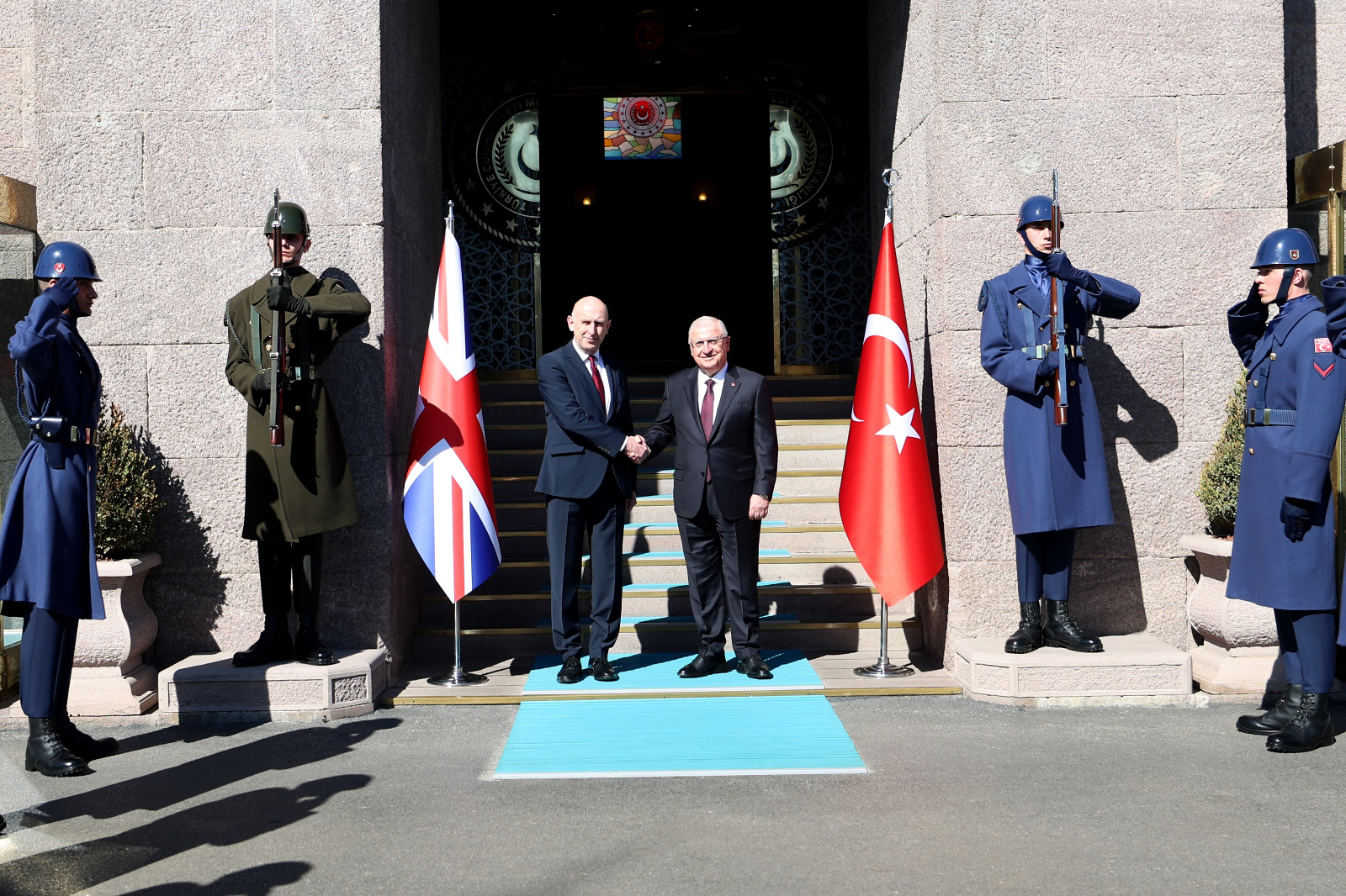 Bakan Güler, İngiliz mevkidaşı Healey ile bir araya geldi