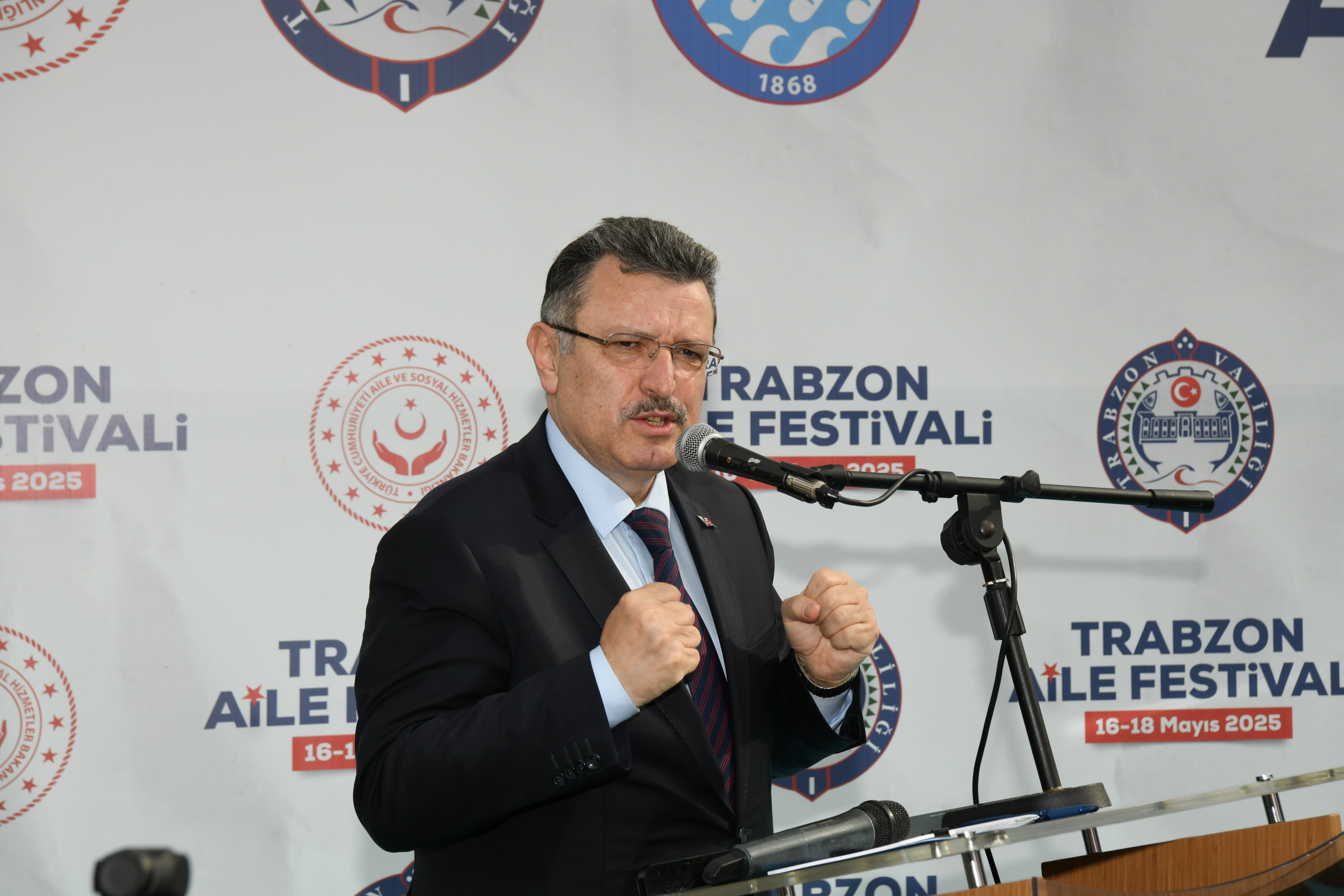 Başkan Genç, Trabzon Aile Festivaline katıldı<
