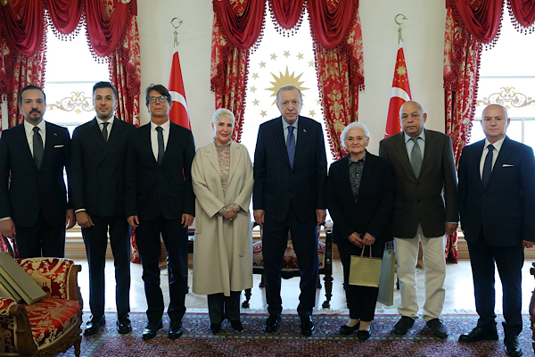 Erdoğan, Adnan Menderes'in ve dava arkadaşlarının ailelerini kabul etti<